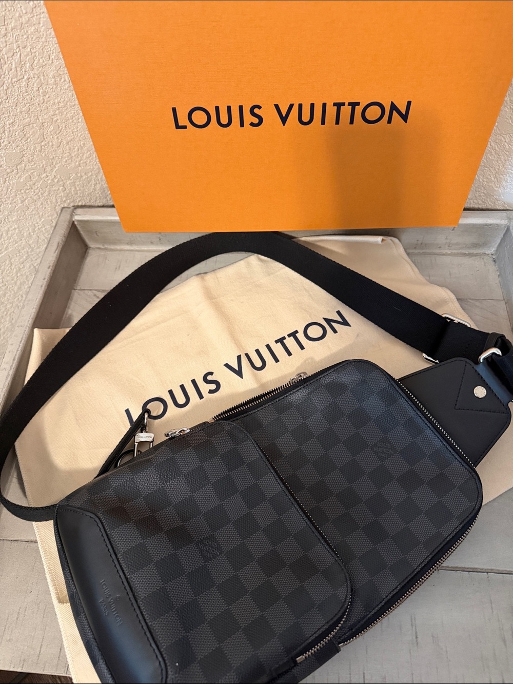 Louis Vuitton Damier Avenue SlingBag Crossbody - Black & Gray Graphite